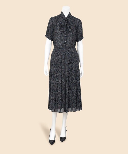 BROOKS BROTHERS(ブルックスブラザーズ)の「ポリエステル BBロゴ アソートドットプリント シアー ソフトプリーツ ミディスカート(スカート・レディース・ブラック・0/2/4/6/8)」の4枚目の写真
