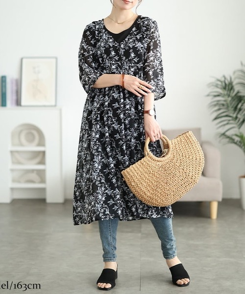 GOLDJAPAN(ゴールドジャパン)の「花柄シフォンロングカーディガン&タンクトップ2点セット【大きいサイズ対応】(カーディガン/ボレロ・レディース・ブラック・4L/3L/LL/5L)」の1枚目の写真