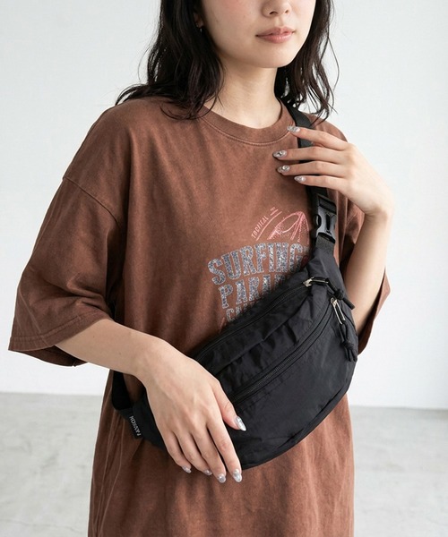 CRB(シーアールビー)の「配色ボディーバッグ(ボディバッグ/ウエストポーチ・レディース・アイボリー/マルチ/カーキ/ブラック・F)」の3枚目の写真