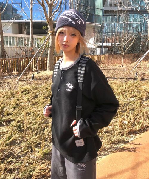 COIRIS(コイリス)の「ステイプルボタンワッフル配色オーバーサイズ長袖Tシャツ男女共用(Tシャツ/カットソー・レディース・ブラック・FREE)」の5枚目の写真