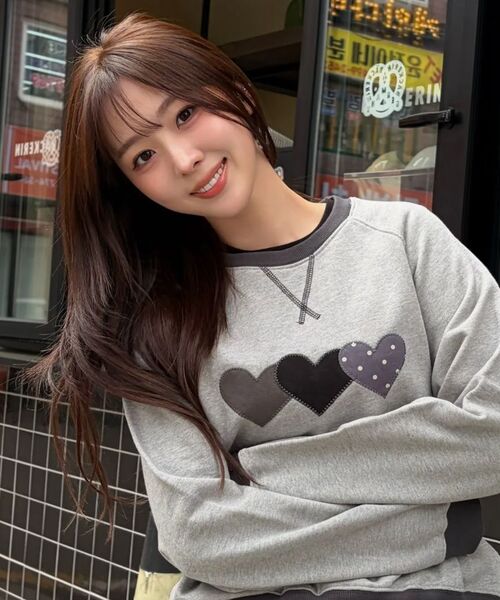 ROGIN N ROSIE(ロギンエンロージー)の「Heart Patch Sweatshirt Gray Charcoal(スウェット・レディース・その他・FREE)」の5枚目の写真