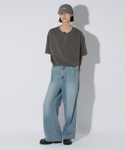 LAKOLE(ラコレ)の「フェードダンボールヘンリー / 1048838(Tシャツ/カットソー・メンズ・ベージュ/レッド/チャコール・MEDIUM/LARGE)」の4枚目の写真