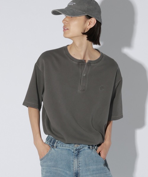 LAKOLE(ラコレ)の「フェードダンボールヘンリー / 1048838(Tシャツ/カットソー・メンズ・ベージュ/レッド/チャコール・MEDIUM/LARGE)」の10枚目の写真