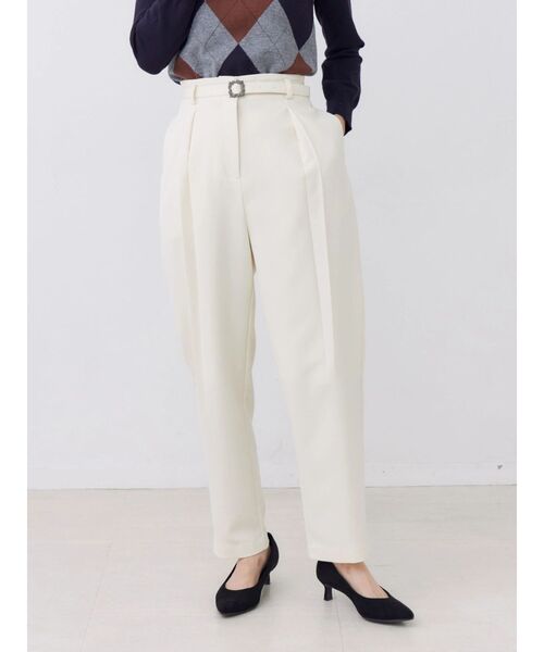 TONAL(トーナル)の「ビジューベルトカーブパンツ(スラックス・レディース・アイボリー/ネイビー/ブラウン・MEDIUM/SMALL)」の6枚目の写真