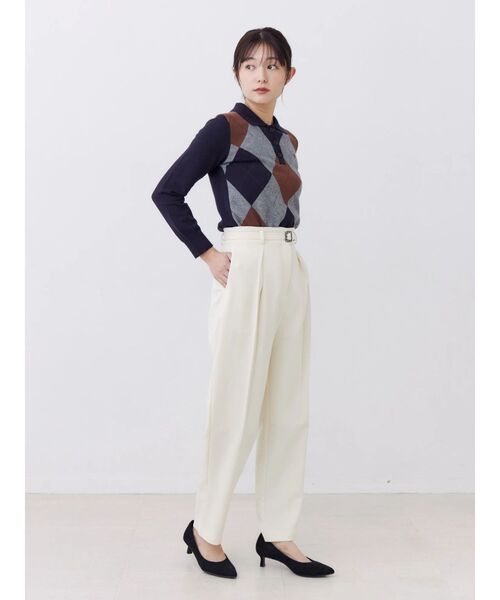 TONAL(トーナル)の「ビジューベルトカーブパンツ(スラックス・レディース・アイボリー/ネイビー/ブラウン・MEDIUM/SMALL)」の11枚目の写真