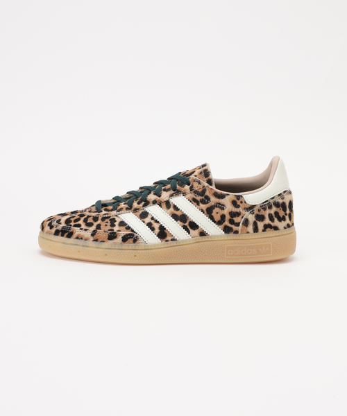 Spick & Span(スピックアンドスパン)の「adidas / アディダス HANDBALL SPEZIAL W KI6678(スニーカー・レディース・ベージュ・23cm/23.5cm/24cm/24.5cm/25cm)」の2枚目の写真