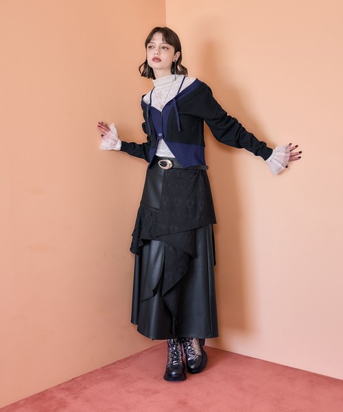 HARE(ハレ)の「2wayハイショクレイヤーVネックカーディガン(HARE)(カーディガン/ボレロ・レディース・レッド/ブラック・FREE)」の13枚目の写真