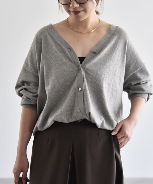 quaranciel(カランシエル)の「quaranciel:〈手洗い可能〉カシミヤ ミックス Vネック ドロスト カーディガン(カーディガン/ボレロ・レディース・ライトグレー/ブラウン・ONE SIZE)」の20枚目の写真