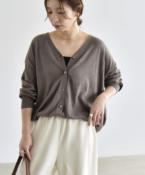 quaranciel(カランシエル)の「quaranciel:〈手洗い可能〉カシミヤ ミックス Vネック ドロスト カーディガン(カーディガン/ボレロ・レディース・ライトグレー/ブラウン・ONE SIZE)」の3枚目の写真