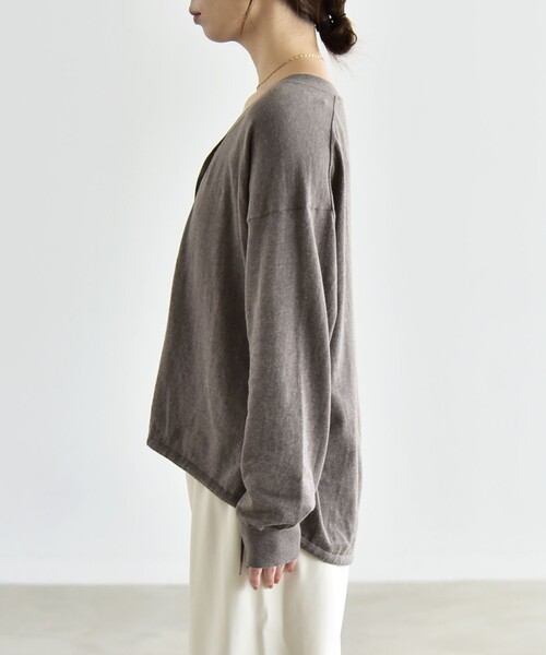 quaranciel(カランシエル)の「quaranciel:〈手洗い可能〉カシミヤ ミックス Vネック ドロスト カーディガン(カーディガン/ボレロ・レディース・ライトグレー/ブラウン・ONE SIZE)」の14枚目の写真