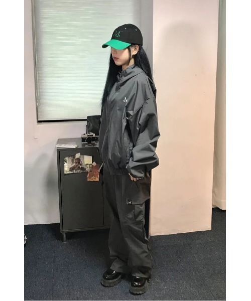 MUCENT(ムセント)の「◇MUCENT◇ブランド直輸入正規品/バックラウンド・ウィンドブレーカー Back Round Windbreaker(ブルゾン・レディース・ブラック/チャコール・FREE)」の11枚目の写真