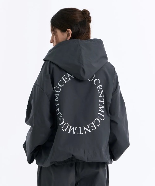 MUCENT(ムセント)の「◇MUCENT◇ブランド直輸入正規品/バックラウンド・ウィンドブレーカー Back Round Windbreaker(ブルゾン・レディース・ブラック/チャコール・FREE)」の13枚目の写真