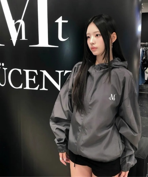 MUCENT(ムセント)の「◇MUCENT◇ブランド直輸入正規品/バックラウンド・ウィンドブレーカー Back Round Windbreaker(ブルゾン・レディース・ブラック/チャコール・FREE)」の16枚目の写真