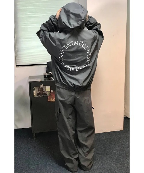 MUCENT(ムセント)の「◇MUCENT◇ブランド直輸入正規品/バックラウンド・ウィンドブレーカー Back Round Windbreaker(ブルゾン・レディース・ブラック/チャコール・FREE)」の17枚目の写真