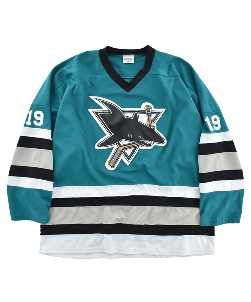 NBA/NFL/NHL/MLB(エヌビーエーエヌエフエルエヌエイチエルエムエルビー)の「【USED】TEAMCO “NHL San Jose Sharks #19” ゲームシャツ(Tシャツ/カットソー・メンズ・グリーン・X-LARGE)」の1枚目の写真