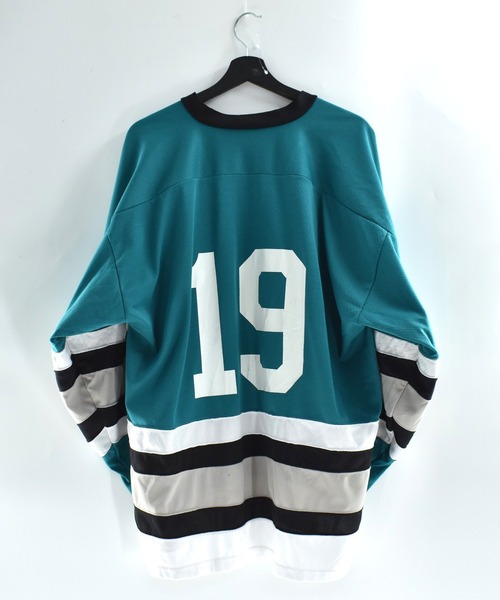 NBA/NFL/NHL/MLB(エヌビーエーエヌエフエルエヌエイチエルエムエルビー)の「【USED】TEAMCO “NHL San Jose Sharks #19” ゲームシャツ(Tシャツ/カットソー・メンズ・グリーン・X-LARGE)」の8枚目の写真