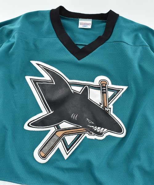 NBA/NFL/NHL/MLB(エヌビーエーエヌエフエルエヌエイチエルエムエルビー)の「【USED】TEAMCO “NHL San Jose Sharks #19” ゲームシャツ(Tシャツ/カットソー・メンズ・グリーン・X-LARGE)」の2枚目の写真