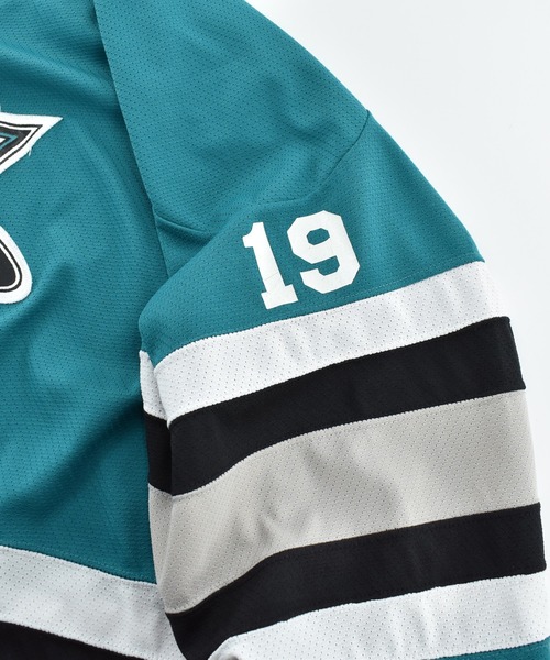 NBA/NFL/NHL/MLB(エヌビーエーエヌエフエルエヌエイチエルエムエルビー)の「【USED】TEAMCO “NHL San Jose Sharks #19” ゲームシャツ(Tシャツ/カットソー・メンズ・グリーン・X-LARGE)」の3枚目の写真