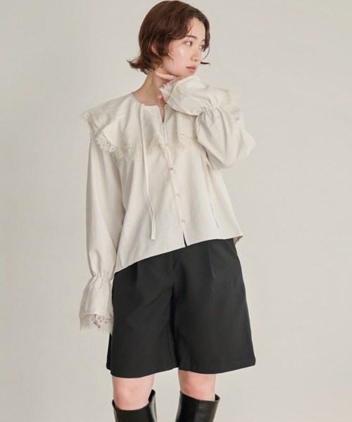 DAESE TOKYO(デセトウキョウ)の「薄合繊ツイル ラッフルカラーブラウス(シャツ/ブラウス・レディース・チャコールグレー/オフホワイト/ブルー・FREE)」の4枚目の写真