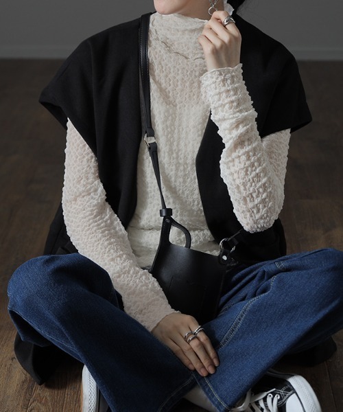 HUG.U(ハグユー)の「柔らか「しぼ感」シアートップス(その他トップス・レディース・ホワイト/ブラック/ブルー・FREE)」の6枚目の写真