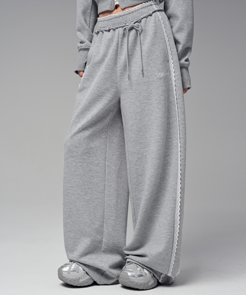 AVANDRESS(アバンドレス )の「アンジュ レース トラックパンツ_3COL(スウェットパンツ・レディース・アッシュグレー/ブラック・MEDIUM/SMALL)」の3枚目の写真