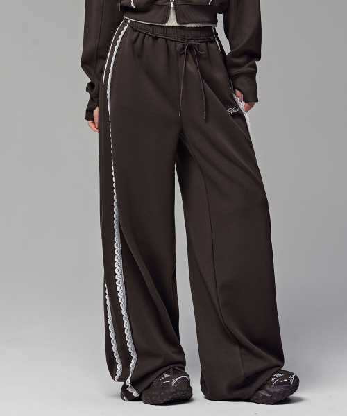 AVANDRESS(アバンドレス )の「アンジュ レース トラックパンツ_3COL(スウェットパンツ・レディース・アッシュグレー/ブラック・MEDIUM/SMALL)」の4枚目の写真
