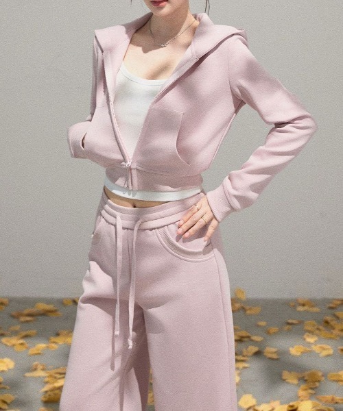 Aelina(エリナ)の「ショートフード付きジップアップパーカー&ドローストリングパンツセットアップ(セットアップ・レディース・ピンク/ライトカーキ・FREE)」の10枚目の写真