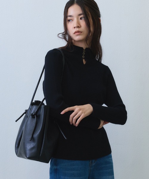 Clum(クルム)の「drawstring soft tote bag / ドロストデザインソフトトートバッグ(トートバッグ・レディース・ブラック/ブラウン・FREE)」の10枚目の写真