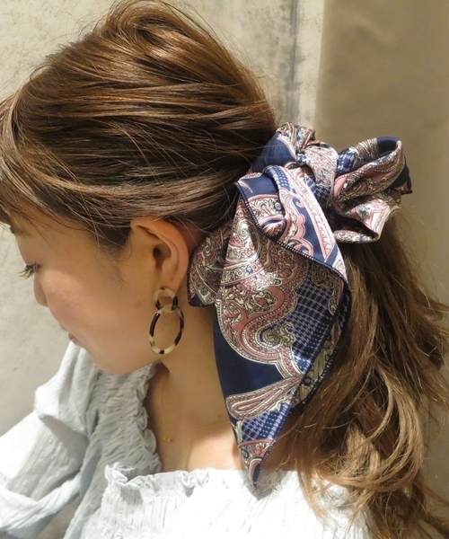 Chico（チコ）の「ペイズリースカーフ（バンダナ/スカーフ・レディース・ホワイト/レッド/ネイビー・FREE）」の2枚目の写真