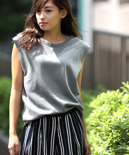 Denime(ドゥニーム)の「カットオフノースリーブスウェット(スウェット・レディース・グレー/オートミール・FREE)」の12枚目の写真