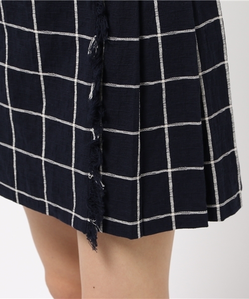 BLUE LABEL CRESTBRIDGE（ブルーレーベルクレストブリッジ）の「ウインドウペンチェックジャガード　キルトスカート（スカート・レディース・ネイビー/ベージュ・38/36/34）」の10枚目の写真