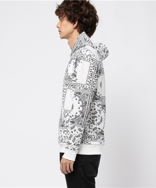 VENCEEXCHANGE(ヴァンスエクスチェンジ)の「裏毛ペイズリー柄パーカープルオーバー (パーカー・メンズ・オフホワイト/ブラック・MEDIUM/LARGE/SMALL/X-LARGE)」の3枚目の写真