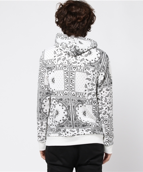 VENCEEXCHANGE(ヴァンスエクスチェンジ)の「裏毛ペイズリー柄パーカープルオーバー (パーカー・メンズ・オフホワイト/ブラック・MEDIUM/LARGE/SMALL/X-LARGE)」の4枚目の写真