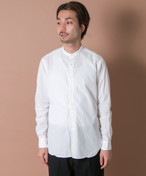 URBAN RESEARCH（アーバンリサーチ）の「UR JP MADEスヴィンバンドカラーシャツ（シャツ/ブラウス・メンズ・ホワイト・SMALL/MEDIUM/LARGE）」の2枚目の写真