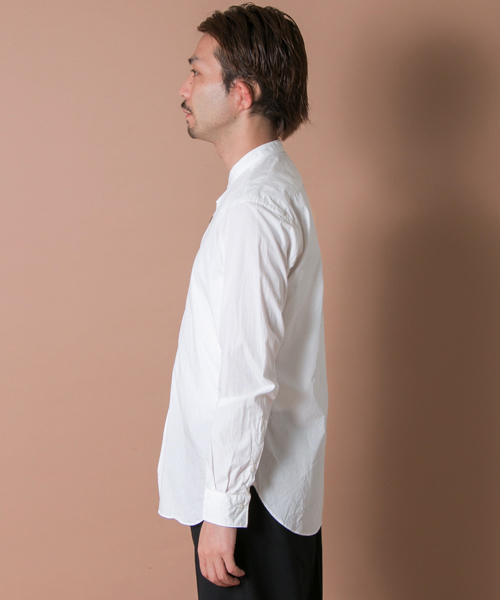 URBAN RESEARCH（アーバンリサーチ）の「UR JP MADEスヴィンバンドカラーシャツ（シャツ/ブラウス・メンズ・ホワイト・SMALL/MEDIUM/LARGE）」の3枚目の写真