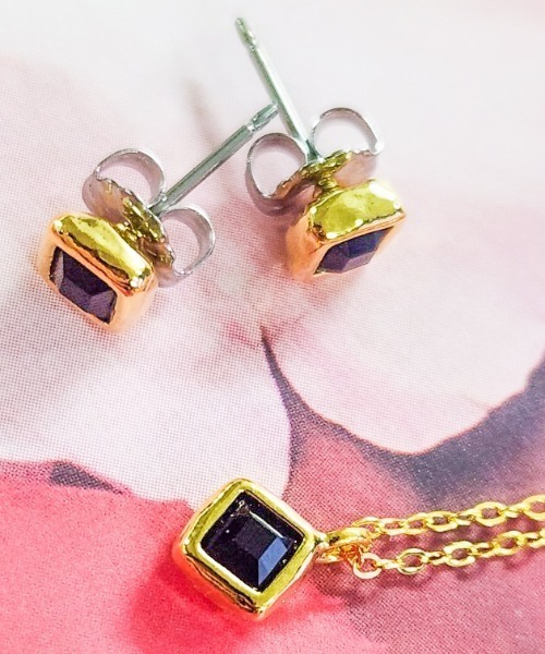 rovtski(ロフトスキー)の「Z)【LEF MADE】プチスクエアピアス(ピアス(両耳用)・レディース・ホワイト/ブラック/ベージュ/グレー/クリア/ダークグレー/レッド/エメラルド/ブルーパープル/ブラウン系その他・FREE)」の14枚目の写真