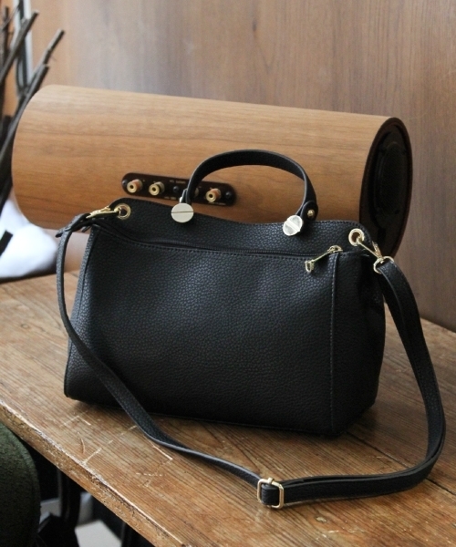 Andemiu（アンデミュウ）の「カシメショルダーＢＡＧ747107（ショルダーバッグ・レディース・シルバー/ピンク/レッド/ベージュ/ゴールド/アイボリー/ブラック/ライトブルー/イエロー/グレー・FREE）」の3枚目の写真