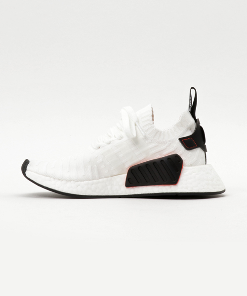 adidas（アディダス）の「オリジナルス エヌエムディー [NMD_R2 PK]（スニーカー・メンズ・ホワイト・23.0cm/23.5cm/30.0cm/24.5cm/25.5cm/29.0cm/22.5cm/29.5cm/22.0cm/26.5cm/27.5cm/24.0cm/25.0cm/28.0cm/26.0cm/27.0cm/28.5cm）」の2枚目の写真