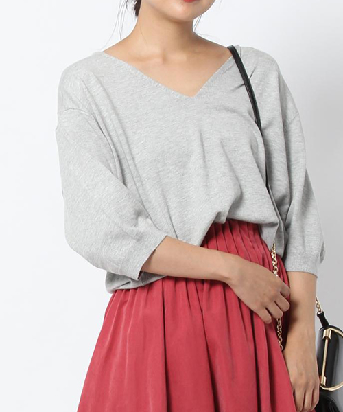 laboratory work（ラボラトリーワーク）の「抜け感ゆるVニット（ニット/セーター・レディース・杢グレー/オフホワイト/ブラック/レッド/グリーン・MEDIUM）」の4枚目の写真