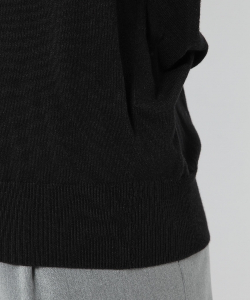 laboratory work（ラボラトリーワーク）の「抜け感ゆるVニット（ニット/セーター・レディース・杢グレー/オフホワイト/ブラック/レッド/グリーン・MEDIUM）」の21枚目の写真