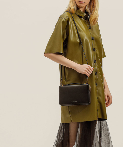 CHARLES & KEITH(チャールズ & キース)の「トップハンドルクラッチ / TOP HANDLE CLUTCH(クラッチバッグ・レディース・ブラック/ホワイト系その他・S)」の7枚目の写真