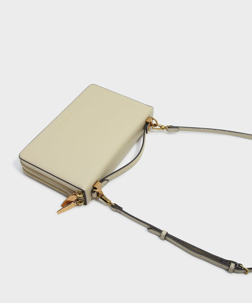 CHARLES & KEITH(チャールズ & キース)の「トップハンドルクラッチ / TOP HANDLE CLUTCH(クラッチバッグ・レディース・ブラック/ホワイト系その他・S)」の5枚目の写真