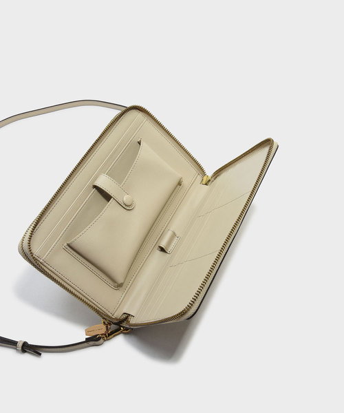 CHARLES & KEITH（チャールズ & キース）の「トップハンドルクラッチ / TOP HANDLE CLUTCH（クラッチバッグ