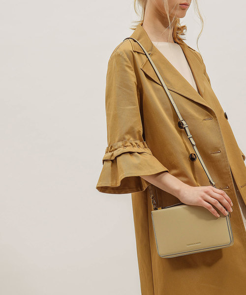 CHARLES & KEITH(チャールズ & キース)の「トップハンドルクラッチ / TOP HANDLE CLUTCH(クラッチバッグ・レディース・ブラック/ホワイト系その他・S)」の3枚目の写真