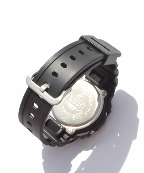 G-SHOCK（ジーショック）の「Solid Colors(ソリッドカラーズ) CASIO G-SHOCK / DW-5600BB-1CR（デジタル腕時計・メンズ・ブラック・FREE）」の4枚目の写真