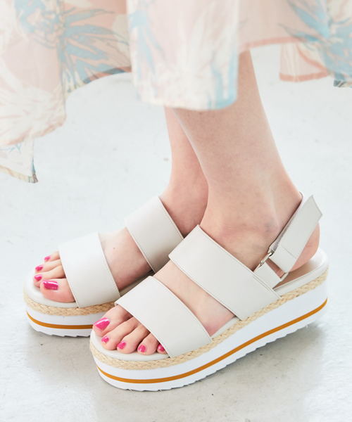 ORiental TRaffic（オリエンタルトラフィック）の「春夏★厚底サンダル★8231（サンダル・レディース・ホワイト/ブラック/ガンメタ・M/3L/L/LL/SS/S）」の2枚目の写真