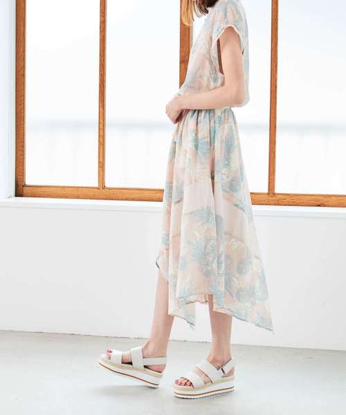 ORiental TRaffic（オリエンタルトラフィック）の「春夏★厚底サンダル★8231（サンダル・レディース・ホワイト/ブラック/ガンメタ・M/3L/L/LL/SS/S）」の5枚目の写真