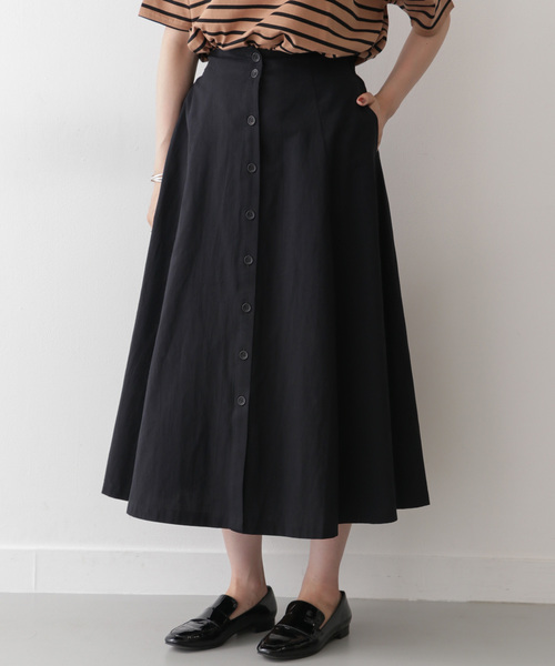 ITEMS URBANRESEARCH（アイテムズ アーバンリサーチ）の「マエボタンフレアスカート（スカート・レディース・ブラック/ベージュ/ブラウン・FREE）」の2枚目の写真