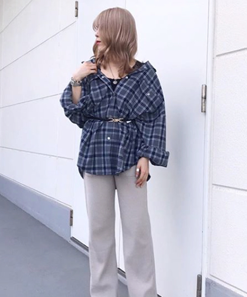 one way（ワンウェイ）の「ボリュームスリーブBIGシャツ（シャツ/ブラウス・レディース・ベージュ/レッド/ライトブラウン/ピンク系その他/ダークブルー・M）」の3枚目の写真