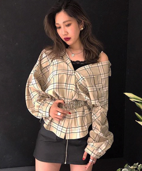 one way（ワンウェイ）の「ボリュームスリーブBIGシャツ（シャツ/ブラウス・レディース・ベージュ/レッド/ライトブラウン/ピンク系その他/ダークブルー・M）」の4枚目の写真